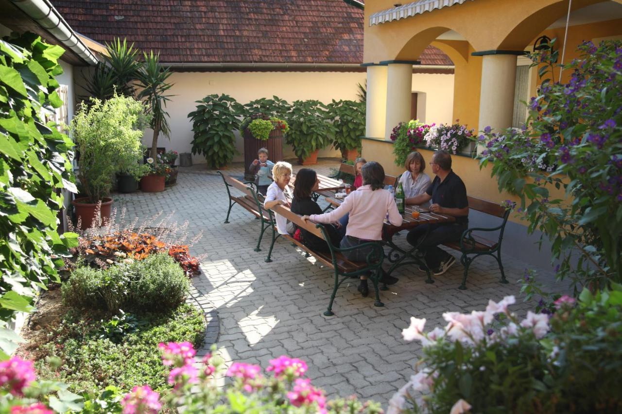 Ferienhof Uhudler-Arkaden Stegersbach Exterior foto